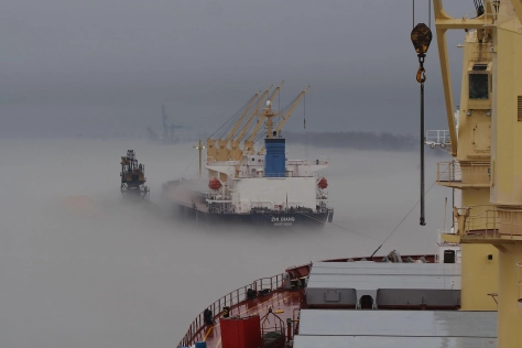 M&D - Ships in foggy weather 